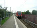 Am 12.September 2010 trifft am frühen Nachmittag um 13:41 Uhr eine S-Bahn der Linie S3 im Bahnhof Darmstadt-Wixhausen ein.