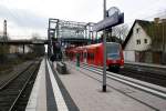 S-Bahnhof HD-Kirchheim/Rohrbach: Einfahrender S-Bahnzug der Linie von Karlsruhe ber HD bis Mannheim.