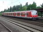 Die S2 richtung Dortmund Hbf fhrt in den Bf Herne ein.