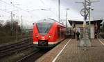 1440 822-3 DB fährt als S8 von  Hagen-Hbf nach Mönchengladbach-Hbf und hält in Neuss-Hbf.
Aufgenommen vom Bahnsteig in Neuss-Hbf.
Bei Sonne und Wolken am Kalten Nachmittag vom 6.1.2018.