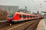 DB 422 081-0  S-Bahn Rheinland  als S6 nach Ratingen Ost bei der Einfahrt in Köln Hbf, Dezember 2025.