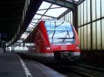 422 007/507 steht abfharbereit im Duisburger Hbf um als S2 nach Dortmund Hbf zu fahren. 22.12.08