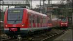 Ausfahrender 422 023 als S7 nach Solingen Hbf neben Einfahrender 146 in Dsseldorf 15.3.2009