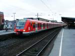 Eins S-Bahn-Triebzug der DB-Baureihe 422 im Bahnhof Mlheim (Ruhr) Hbf am 6.