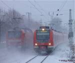 Zugbegung der besonderen Art zwischen dem RE5 (Emmerich-Koblenz) und der S1 (Solingen-Dortmund). Kurz vor dem S-Bahnhof D-Oberbilk am 1.9.2010