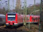 422 051/551 verlie gemeinsam mit 422 063/563 als S8 den Hbf von Mnchengladbach in Richtung Hagen am 02.03.2010