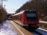 Wieder einmal das Prchen der S8. 422 005/505 u. 422 055/555. Hier zu sehen in Gevelsberg Hbf in Richtung Hagen am 07.03.10