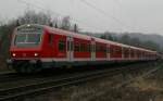 Die S6 nach Essen Hbf fhrt am 2.2.11 aus Essen-Kettwig aus.Schublok ist 143 241.