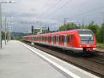 BR 422 als S8 nach Mnchengladbach Hauptbahnhof im S-Bahnhof Wuppertal-Vohwinkel.(2.7.2012)    