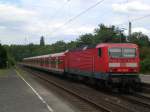 BR 143 als S6 nach Essen Hauptbahnhof im S-Bahnhof Essen-Kettwig.(3.7.2012)     