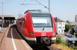 Hier ist der Anhang 422 563-7 des 422 055-4 zusehen, der das Ende eines S8/S5 Zuges nach Dortmund unterwegs ist am Samstag den 27.7.2013