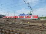 Eine S6 nach Essen Hbf fhrt hier am 22.08.2013 zwischen dem Klner Hbf und der Hohenzollernbrcke.