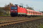Als S6 ist hier die 143 823 mit einem X-Wagenzug nach Essen Hbf bei Langenfeld Berghausen von mir abgelichtet. 9.11.2014