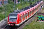 DB 422 520-7 als S1 nach Solingen am 11.7.2015 in Duisburg Großenbaum