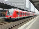 422 564-5 auf Gleis 7  im Bahnhof von Essen am 23. Juli 2016 als S1 nach Solingen Hauptbahnhof.