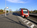 Die S2 kommt aus Dortmund-Hbf nach Duisburg-Hbf und fährt in den Gelsenkirchener-Hbf ein.