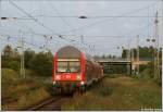 S3 aus Rostock Hbf zum Rostocker Seehafen Nord am 18.07.09 kurz vor dem Halt Rostock Dierkow.Schublok war 143 224.