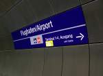 Stuttgart-Flughafen/Airport, der Pfeil deutet die richtung der Terminals 1-4 an.