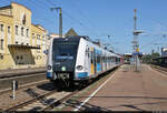 Der lichtgrau lackierte 423 023-1 verlässt zusammen mit 423 027-2 den Bahnhof Ludwigsburg auf Gleis 3.