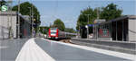 Endlich barrierefrei - 

Über 40 Jahre nach dem der S-Bahnbetrieb auf der Remsbahn startete, wurde nun die Station Rommelshausen barrierefrei. Durch die Kurvenlage war zuvor der Spalt und der Höhenunterschied insbesondere auf dem Bahnsteig auf der Bogenaußenseite unzumutbar groß bzw. hoch. Bis auf kleinere Restarbeiten ist die Station nun fertiggestellt. Im Mai 2023 ging auch der erhöhte Bahnsteig an Gleis 2 in Betrieb.

Im S-Bahnnetz Stuttgart gibt es allerdings noch zahlreiche Stationen, die noch keinen stufenfreien Einstieg ermöglichen, da ist noch viel zu tun.

09.07.2023 (M)