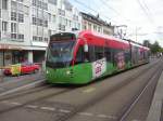 Das Foto zeigt eine Saarbahn in der Saarbrcker-Mainzerstrae.