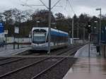 Saarbahn-Triebwagen an der neuen Endhaltestelle Walpertshofen/Etzenhofen (28.11.09)