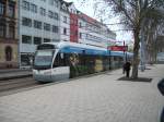Hier ist ein Saarbahn-Zug am Saarbrcker Landwehrplatz zu sehen.Die Aufnahme des Fotos war der 23.01.2010.