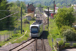 Saarbahn Triebwagen 1019 (Bombardier Flexity Link) fährt in den Bahnhof von Lebach Saar ein.