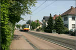 Eingleisig und verkehrsberuhigt -    Im Rheinstettener Stadtteil Mörsch wurde die Stadtbahntrasse eingleisig in Straßenmitte auf eigenem Bahnkörper angelegt.