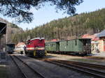 Schmalspur-Diesellok 199 018 beim Umsetzen in Kurort  Oybin; 27.04.2021  