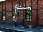 Einer der beiden Wasserkrne im Bahnhof Bertsdorf vor dem ehemaligen Lokschuppen am Gleis nach Kurort Oybin, aufgenommen am 17.09.2006