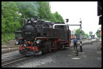 99749 nimmt am 24.05.2016 Wasser im Bahnhof Bertsdorf.