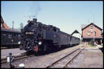 991735 steht mit dem Personenzug nach Oybin abfahrbereit am 2.5.1990 im Bahnhof Bertsdorf.