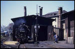 Blick auf den Schmalspurlokschuppen in Zittau mit der angeheizten 991762.