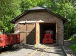 Die ist der alte Lokschuppen der Brltalbahn in Asbach.Er hat nach dem Abbau der Strecke berlebt und dient als Museum der Brltalbahn.Er beherbergt die alte Dampflok 53 und die V6.