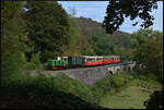 125 Jahre Brohltalbahn: Die dieselhydraulische Lok D2 (Typ MV10S, Baujahr 1965) f�hrt am 04.10.2026 mit dem Vulkan-Express auf dem T�nissteiner Viadukt gen Burgbrohl bergauf.