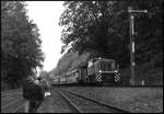 125 Jahre Brohltalbahn: Die dieselhydraulische Lok D4 (Typ MaK BB, Baujahr 1959) f�hrt am 03.10.2026 mit dem Vulkan-Express aus dem Bahnhof  Brohl (BE) gen Oberzissen aus.