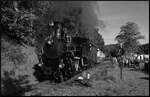 125 Jahre Brohltalbahn: Aus der Schweiz reiste die exakt 100 Jahre alte Zahnraddampflok HG 3/3 Nr. 1068 der Br�nig-Dampfbahn (BDB) an und bef�rderte an den ersten beiden Oktoberwochenenden die Sonderz�ge der Brohltalbahn zwischen Brohl (BE) und Oberzwissen bzw. teilweise sogar bis zum Endpunkt der Strecke in Engeln. Ausfahrt Bahnhof Burgbrohl, 03.10.2026
