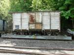 Brohltalbahn - Gterwagen BEG 124 auf dem Rollschemel BEG 42 der Brohltalbahn abgestellt in Brohl am 03.05.2008