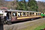 Personenwagen der  Berner Oberland Bahn , eingesetzt auf der Brohltalbahn, dahinter Schiebelok.