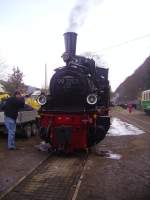 Br 99 beim Bekohlen auf der Brohltalbahn am 2.4.10