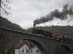 Lok 99 7203 der UEF auf dem einzigem Viadukt der Brohltalbahn.