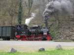 Am 11.4.10 stand die 99 7203 der UEF im Brohltalbahner Bahnhof Brohl Ltzing.