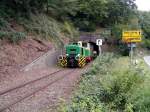Brohltalbahn (Vulkan-Express) Lok D5 in Burgbrohl bei der Ausfahrt aus dem einzigen Tunnel auf der Strecke (28.08.2011)