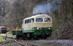 Schmalspurbahn  Brohltalbahn 
Die strkste Lok der Brohltalbahn ist die D 5 aus dem Baujahr 1966
und der Bauserie 1400 von Henschel.
Sie tat einst Dienst bei der FEVE in Nordspanien. 
Am 5.4.2010 rangiert sie im Schmalspurbahnhof Brohl.
