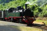 Gerade hat hier 11sm der Brohltalbahn am 05.06.2015, im Bahnhof Brohl-Lützing (BE), an ihren Sonderzug für Eisenbahnfreunde angekuppelt.