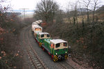 Loks der Brohltalbahn bei Rangierarbeiten im Bahnhof Brenk.
In den Containern befindet sich Phonolith.
Aufnahmedatum: 29.01.2012