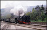 991788 fährt hier am 6.6.1991 mit einem Personenzug nach Cranzahl im Berg Bahnhof Oberwiesenthal ab.