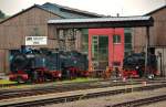 99 786 zusammen mit zwei  namenlosen  99ern am 03.08.2010 vor der Werkstatt der Fichtelbergbahn in Oberwiesenthal.