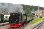 Fichtelbergbahn (SDG) 99 785 mit der SDG 1004 von Kurort Oberwiesenthal nach Cranzahl, bei der Ausfahrt in Hammerunterwiesenthal; 13.09.2011